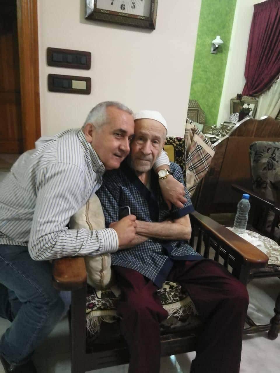 أ أحمد لطش مع ابنه القبطان رامي