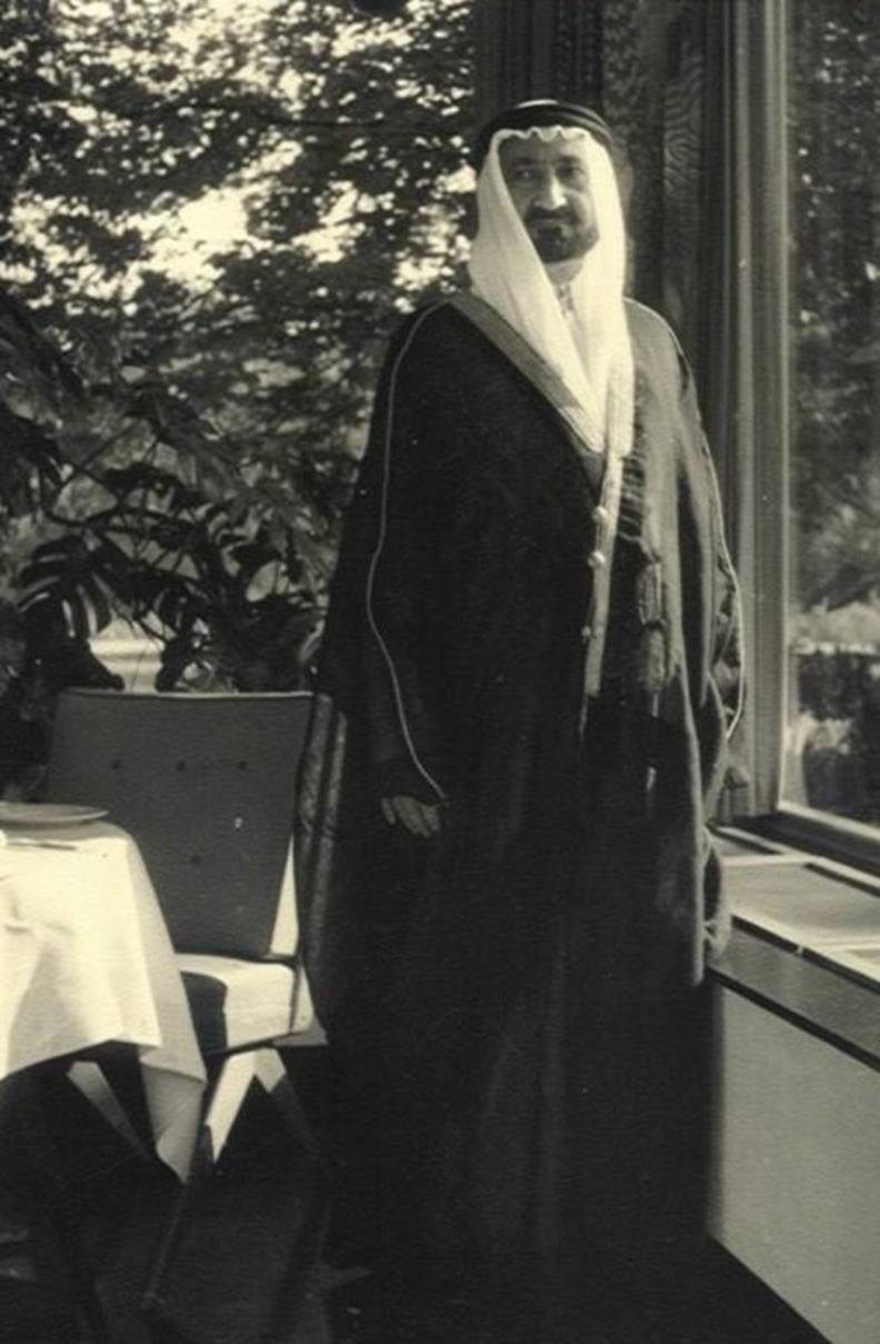 الشيخ يوسف ياسين لاذقاني وكان مستشارا لدى ال سعود