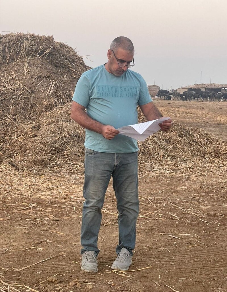 الفنان العراقي باسم مهدي مصمم لوحة أنقذوا الأهوار