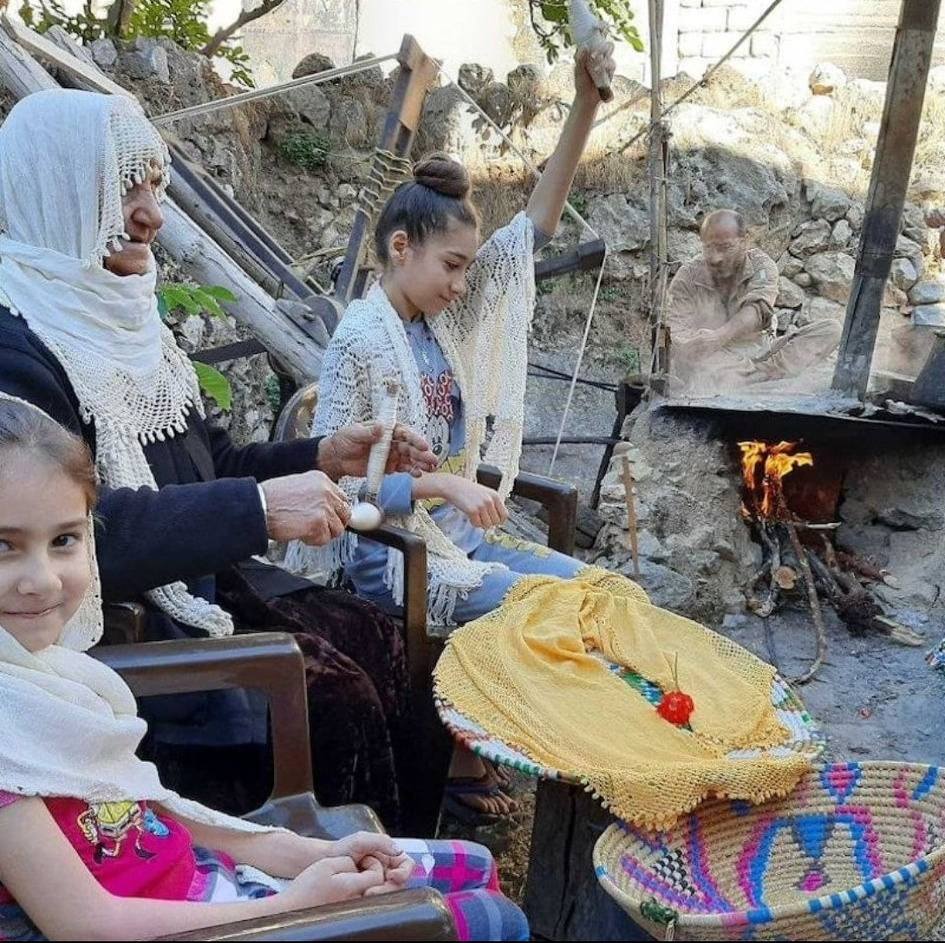 صناعة الحرير من دود القز